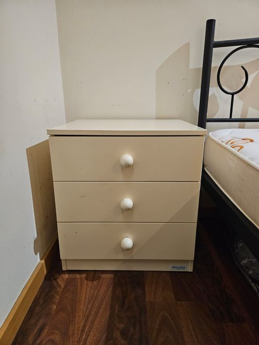 Mesinha de cabeceira