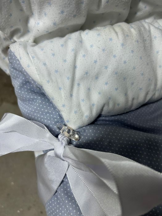 Forra de babycoque (ovo) universal branco e azul