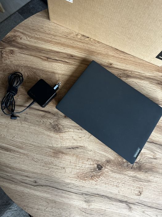 Laptop lenowo V14-IIL