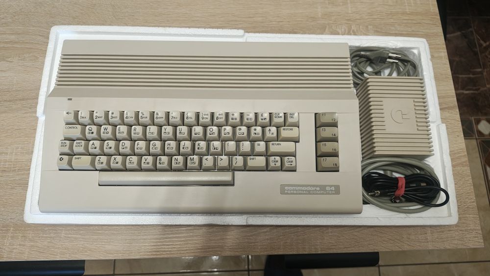 Sprzedam commodore c64
