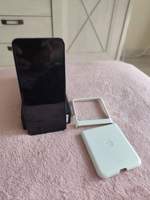 Motorola Razr 60 5g 8/256gb fabrycznie nowa