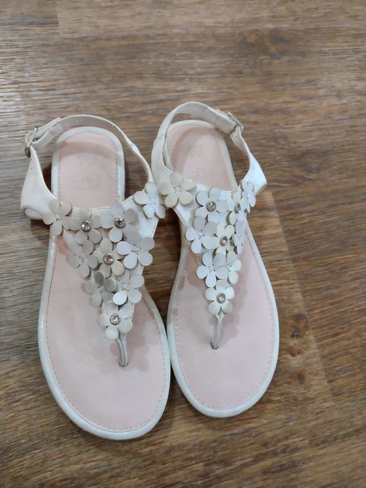 Босоніжки для дівчинки