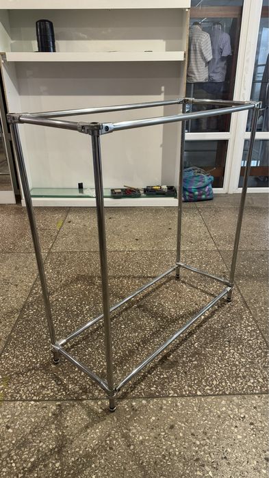 Стійка для одежи