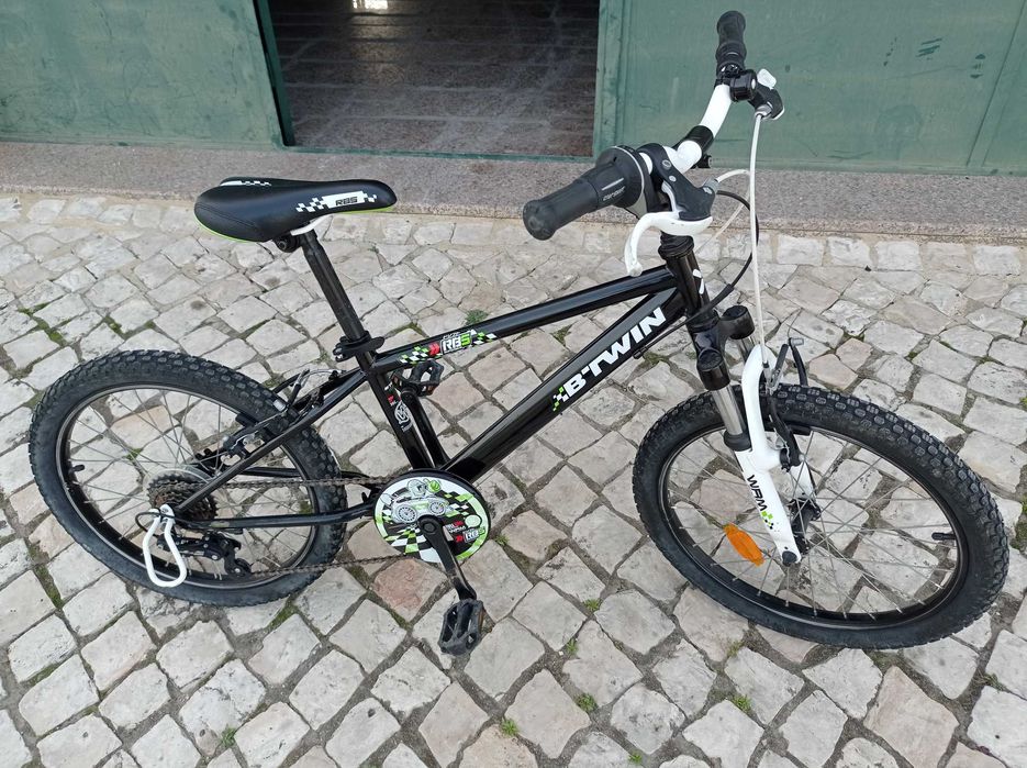 Bicicleta BTwin Criança com rodinhas de aprendizagem