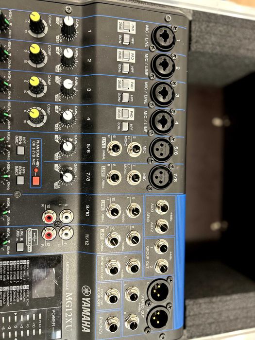Mesa de mistura Yamaha MG12 XU como nova e com mala de metal