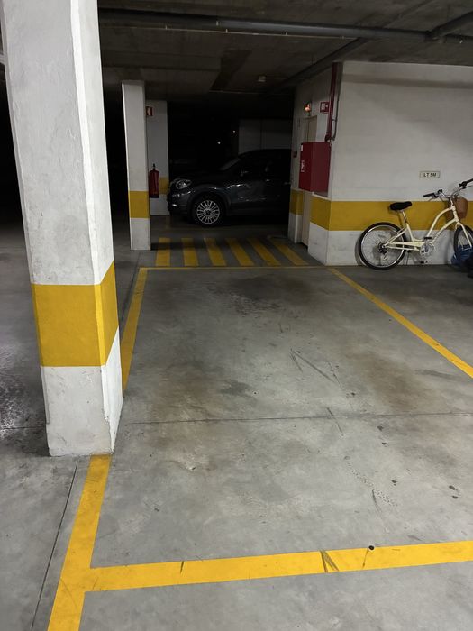 Alugo lugar de garagem