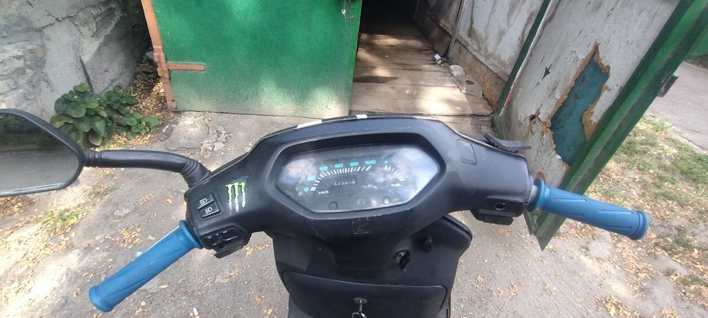 Скутер Хонда леад 90 2 тактний !