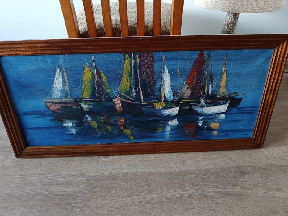 Obrazy olejne na płótnie i węzły marynarskie w gablocie