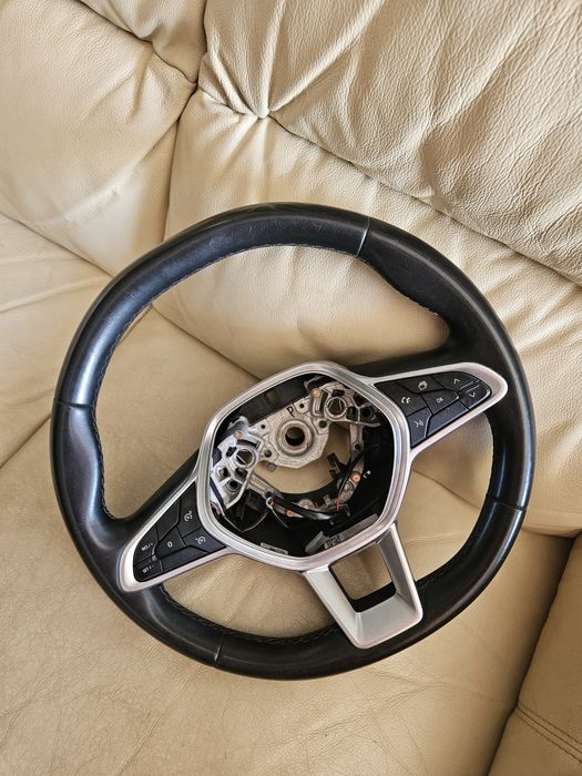 Renault clio 5 volante em pele