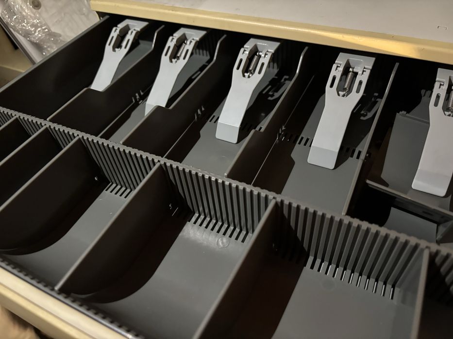 Caixa dinheiro bom estado