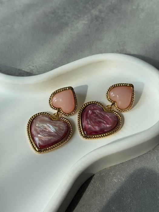 Kolczyki serca wiszące róż