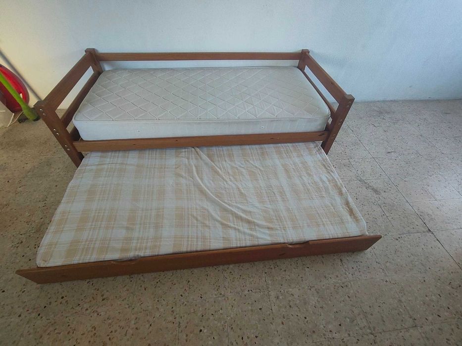 Cama individual com gavetão e colchoes