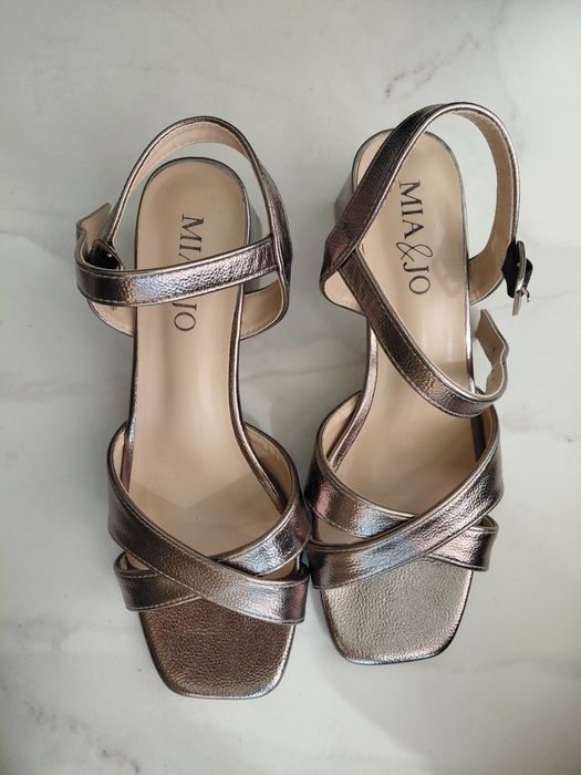 Sandalias novas MIA&JO