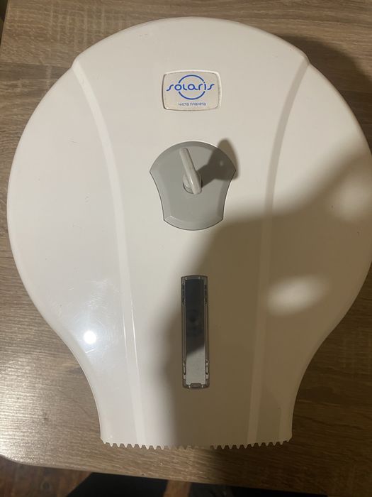 Диспенсер туалетной бумаги Джамбо Vialli 240х130х260 Белый на ключе.