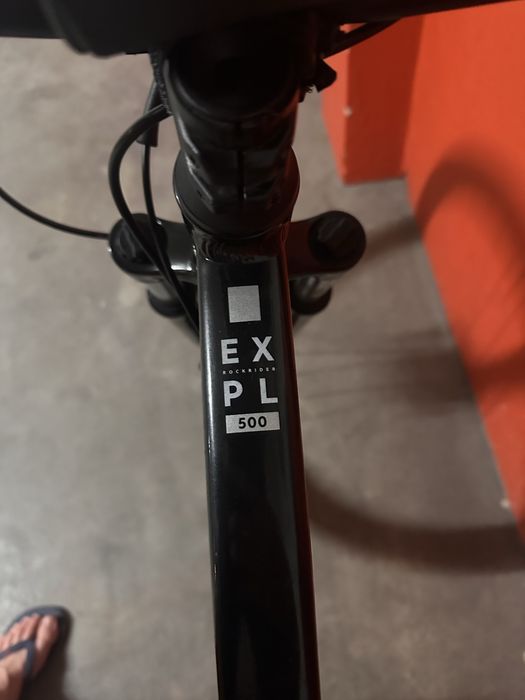 Bicicleta preta ST500 em otimo estado