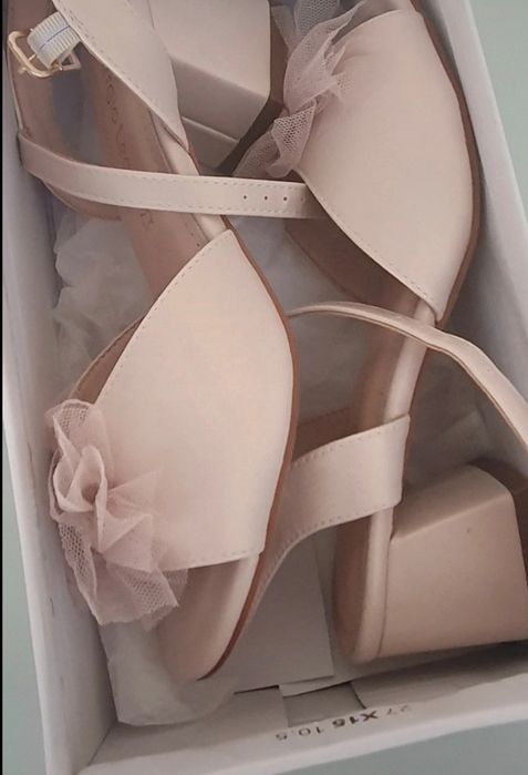 Sandałki skórzane 37