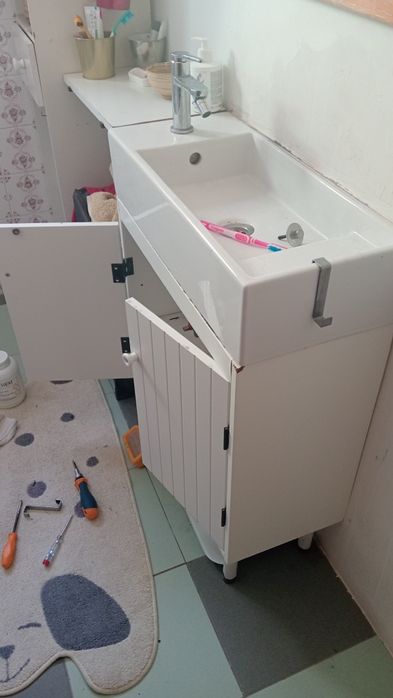Lavatório com móvel