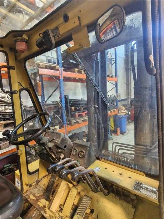 Empilhador Caterpillar DP100