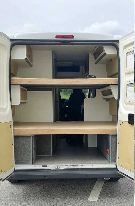 Campervan moderna e compacta e bem equipada – liberdade total para 4 pessoas