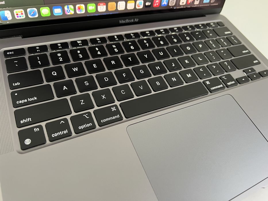 MacBook Air 13 M1 8/256. Хорошее состояние.