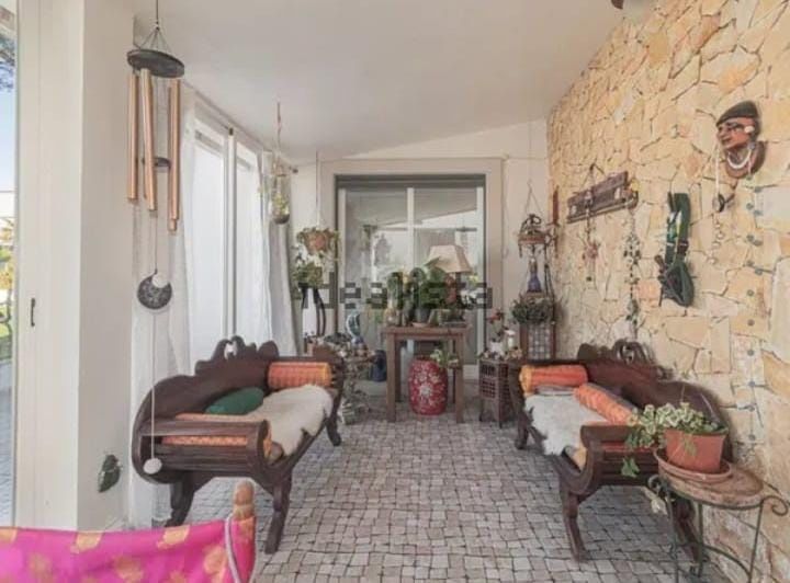 Lagoa de Albufeira. Moradia térrea com estrutura para o segundo andar.