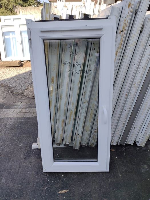 Okno pcv 64 x 134