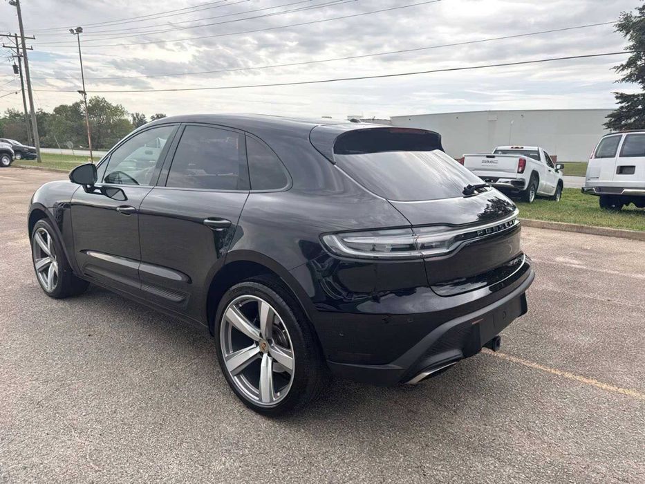 Porsche Macan      2022