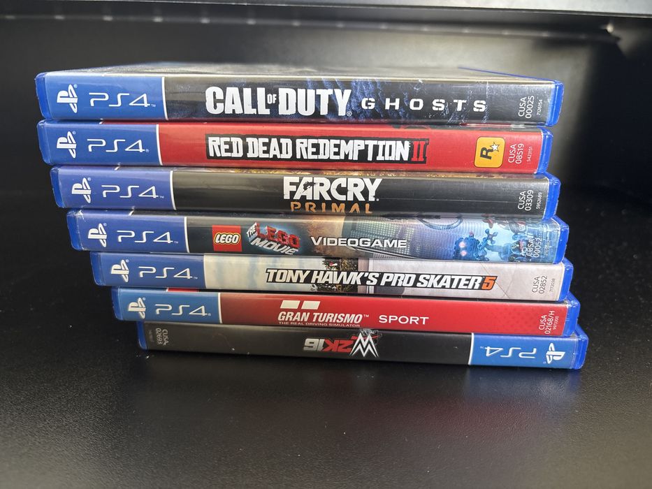Ps4 + 7 jogos ps4 + suporte ps4 e 2 comandos com carrgador embutido