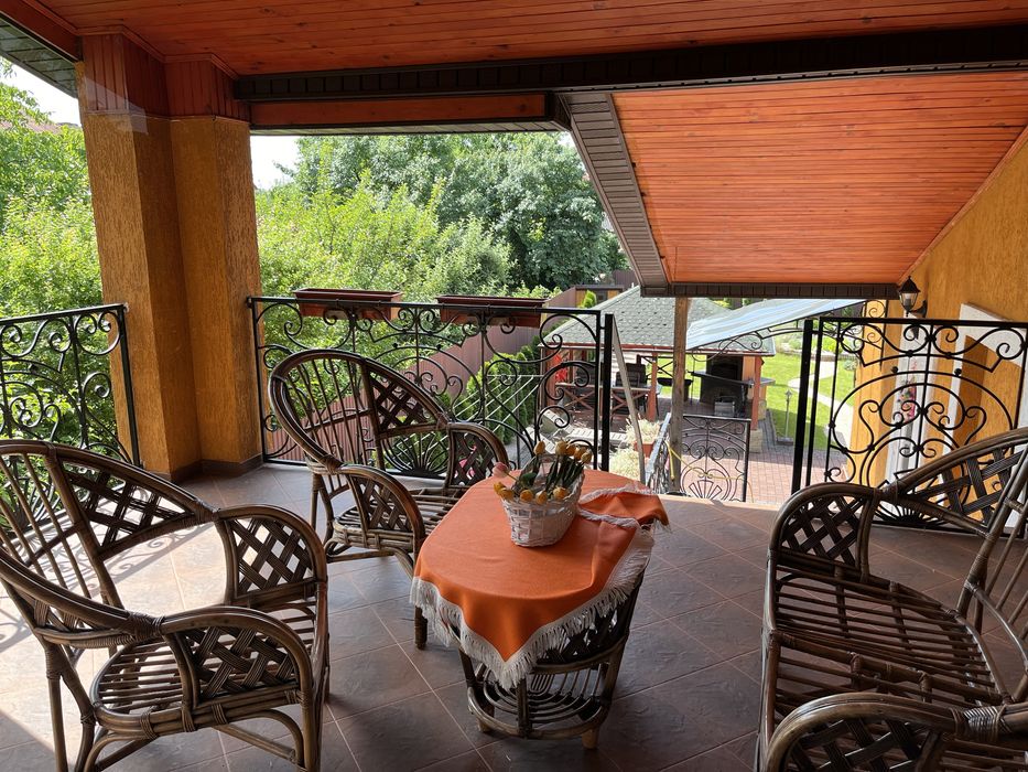 Елітний будинок 302 м2 престижний район Берегово