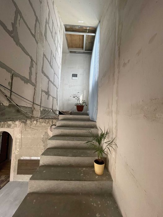 Продаж  окремого будинку+ магазин  в класній локаціі Солонка! Львів