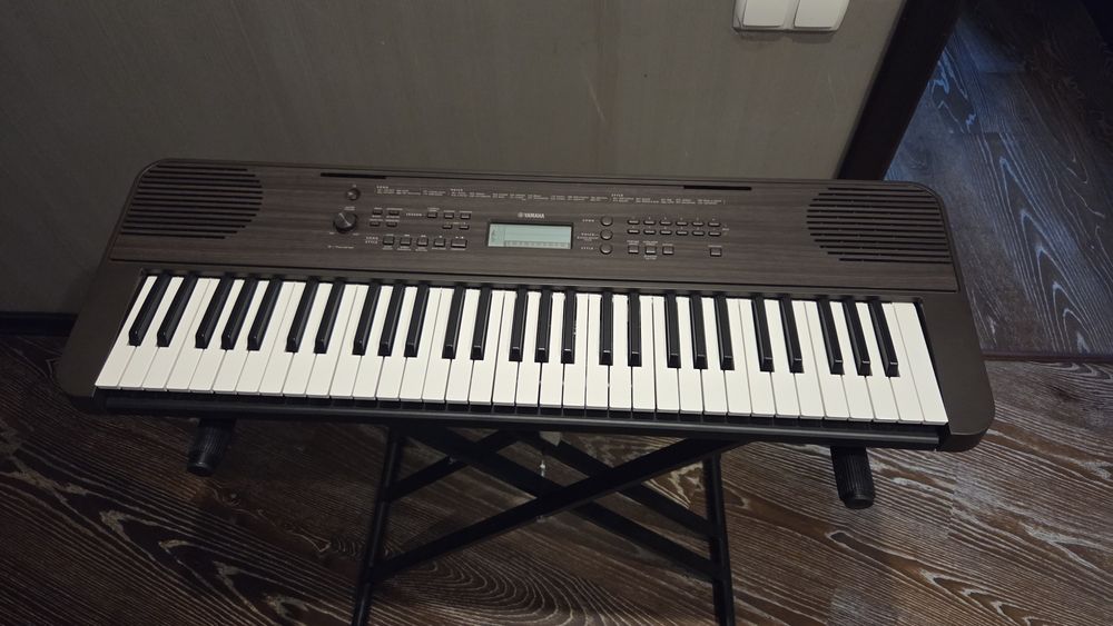 Yamaha PSR-E360DW + стійка — синтезатор