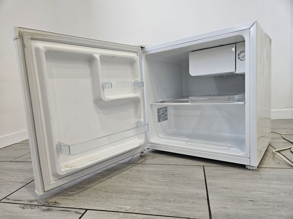 Lodówka AMICA FM050.4(E) 49.6cm Biała