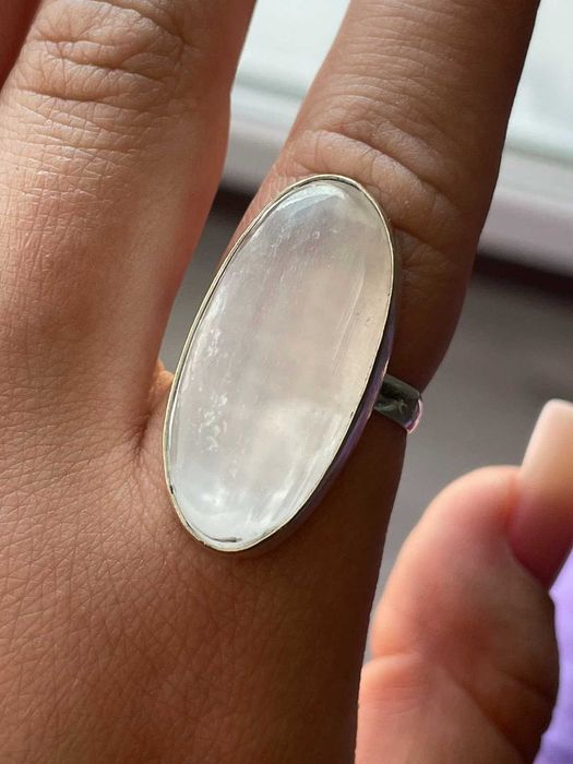 Кольцо с селенитом 17.5 покрыто серебром 925 пробы