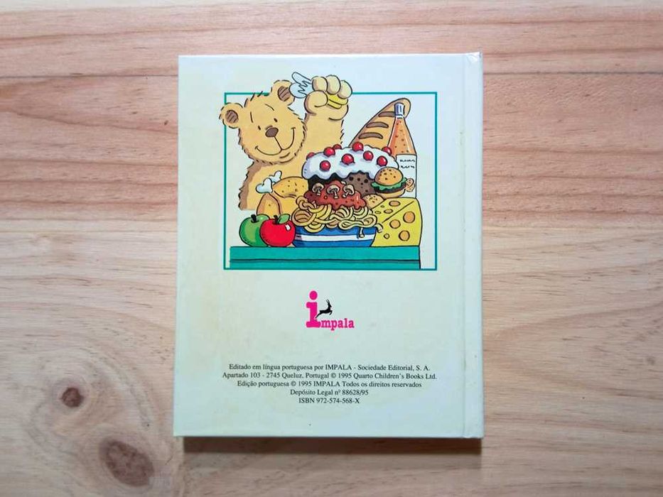 Livro "O Ursinho Vai Comer" de Andy Cooke