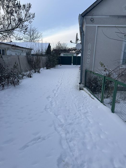 Будинок в смт.Володарка, 4 кімнати.