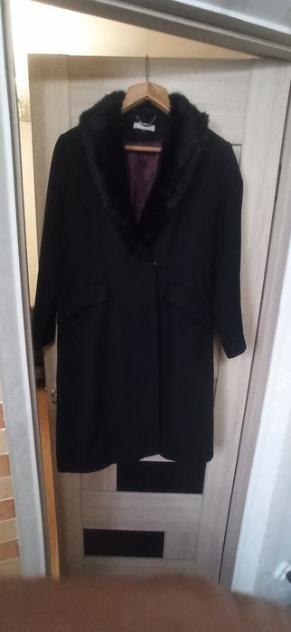 Продається жіноче пальто і кожушок розмір 46-48.