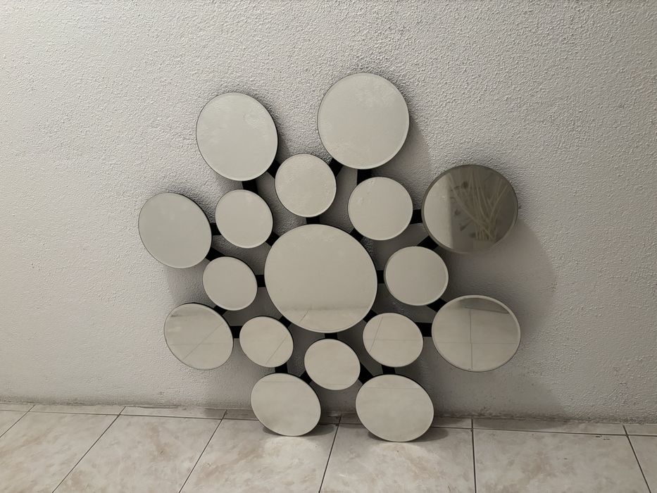 Espelho em bom estado com diametro 1 metro