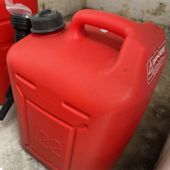 Gerador a gasolina Briggs & Stratton 3.2 kVA & 2 bidões de 22 L