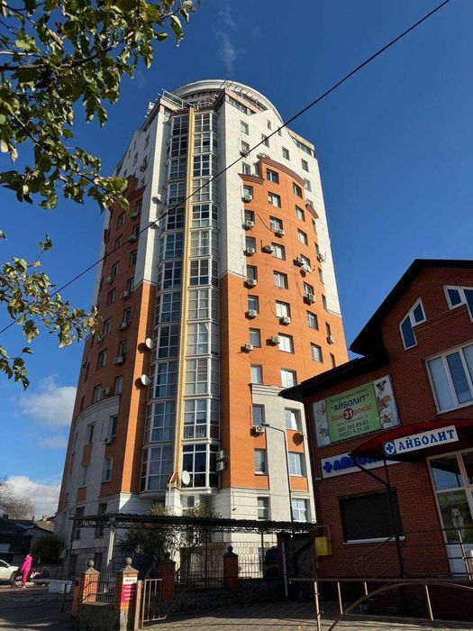 Продаж 2-х кімн. квартири збільшеного планування в центрі міста