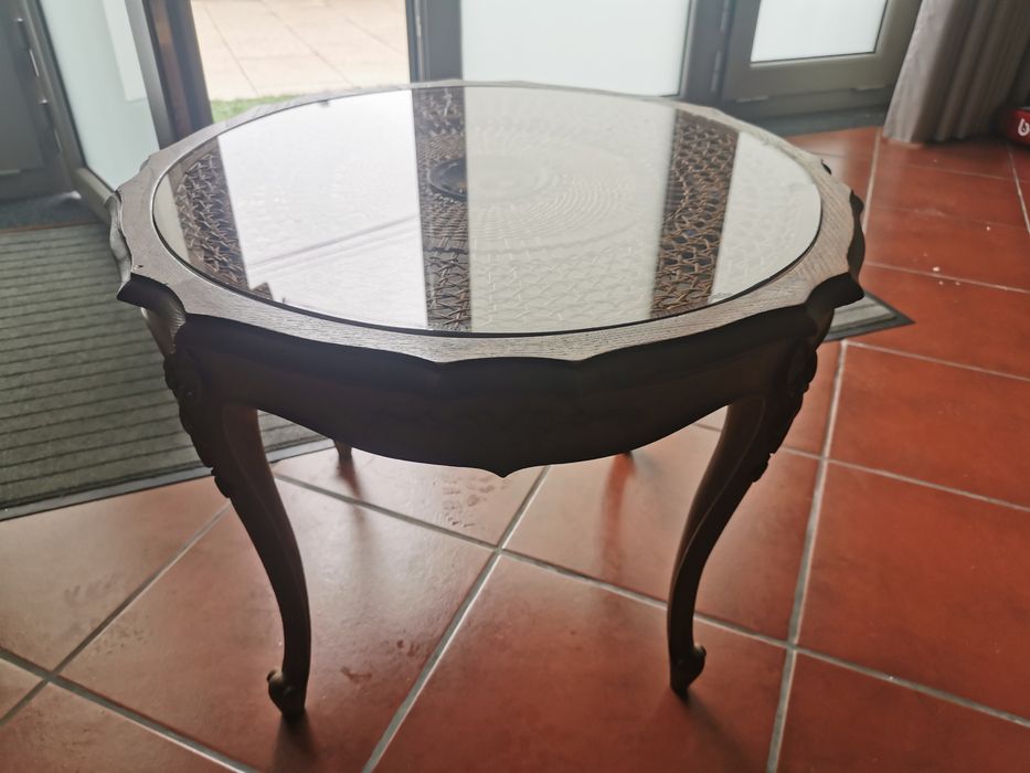 Mesa redonda com tampo em vidro