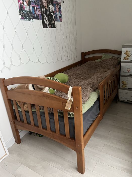 Ліжко дерев яне дитяче