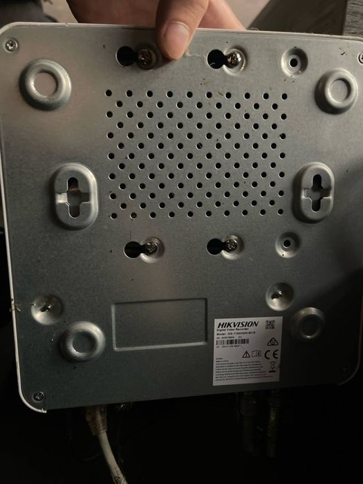 Відеореєстратор Hikvision + 4 камери в комплекті