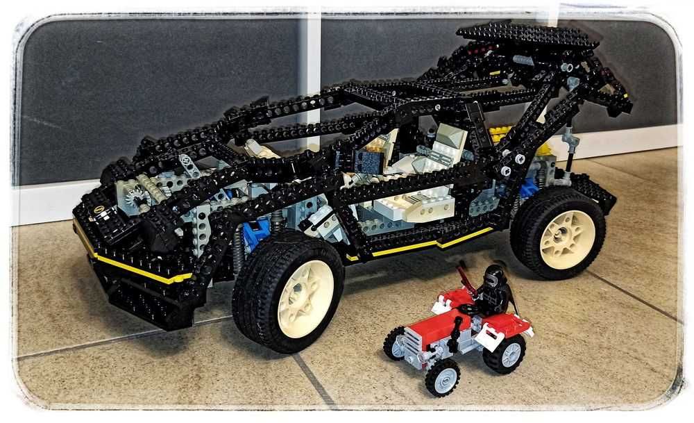 Supercar LEGO Technic 8880 z 1994 roku