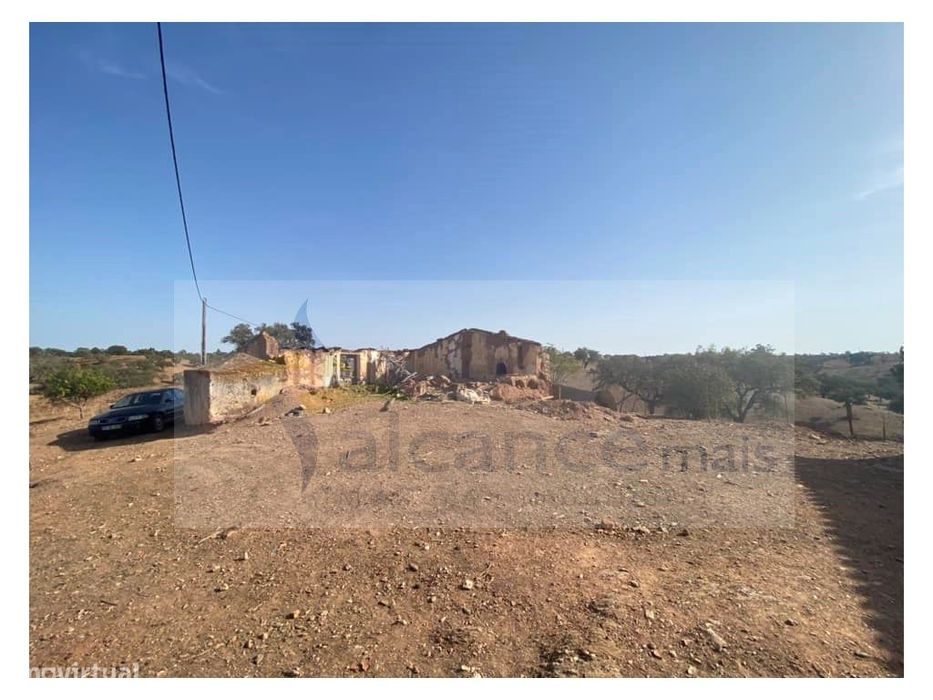 Propriedade de 35 ha - com Monte em Ruínas em Serpa