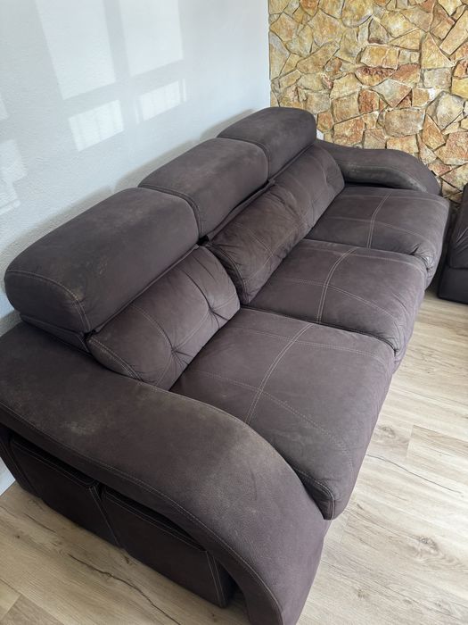 *Promoção* Sofá em microfibra com repousa pés