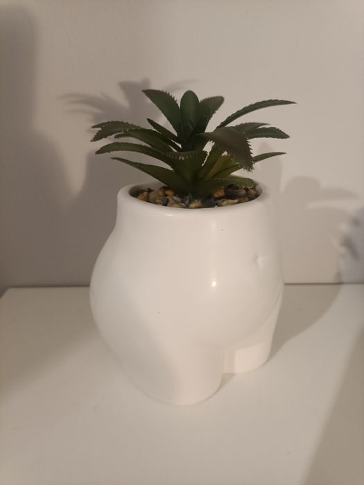 Designerska doniczka "body" z sukulentem (sztucznym)