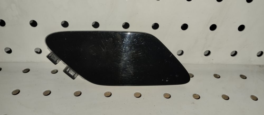 Заглушка переднего бампера буксировочного крюка Audi Q8 E-Tron S-line