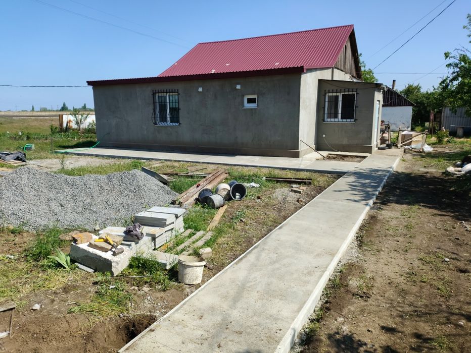 Усиление фундаментов. Стяжка пола. Отмостки и дорожки.