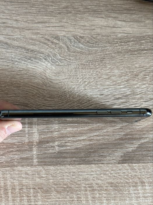 Продам iPhone 11 pro max