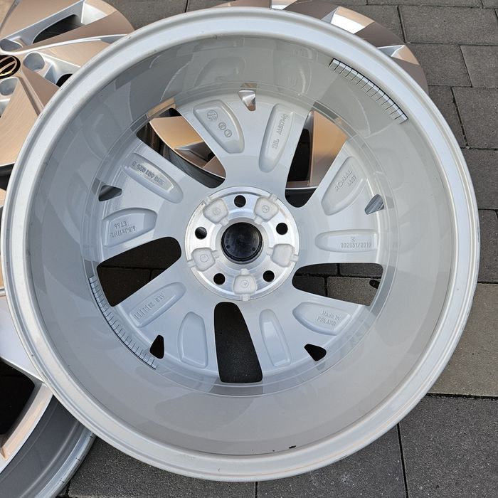 Диски R17 5x112 Volkswagen Golf 8 original стан нових з Німеччини